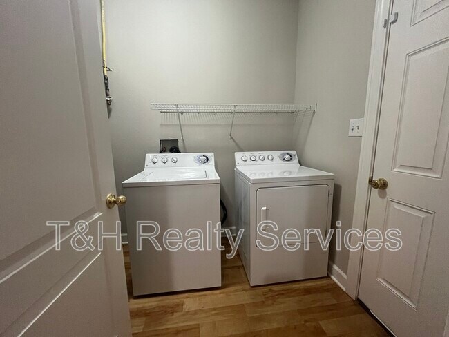 Foto del edificio - 5935 Monticello Square Ln