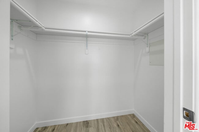 Foto del edificio - 1229 S Kingsley Dr