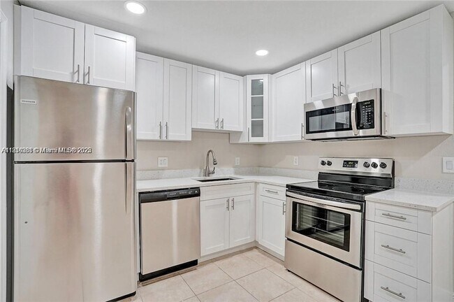 Foto del edificio - 9457 SW 52nd Ct