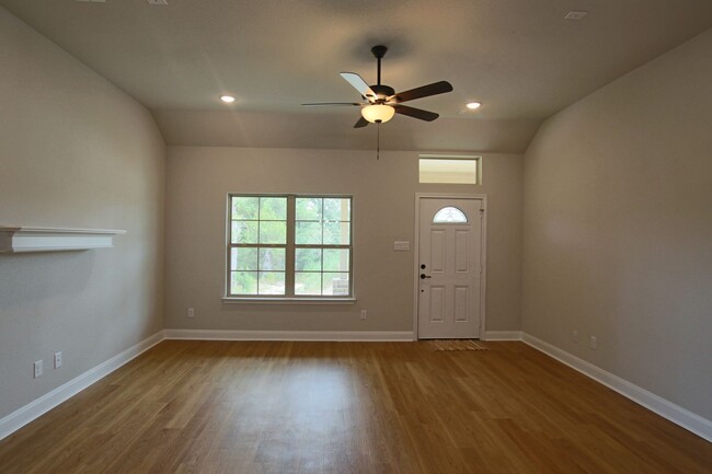 Foto del edificio - Stunning 3bedroom Home in Brownsboro, Tx!