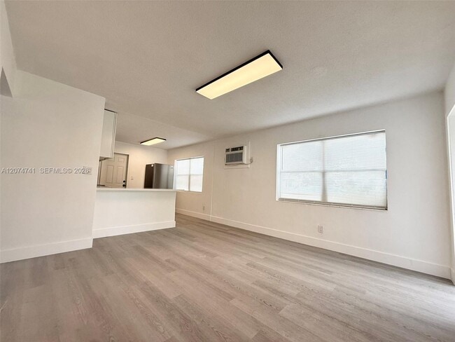 Building Photo - 910 SW 2nd Ave