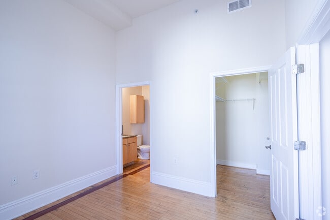 2BR, 2BA - Capitol Lofts