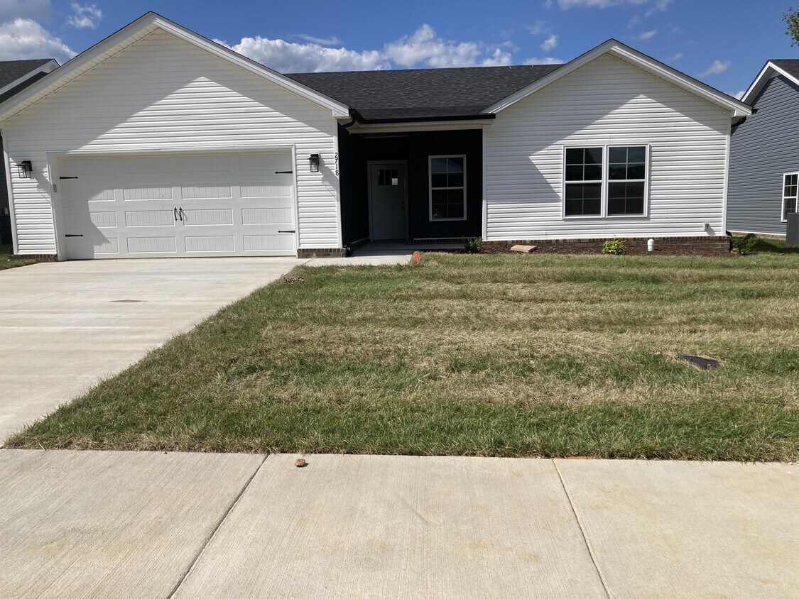Primary Photo - 2718 Cedrus Ave