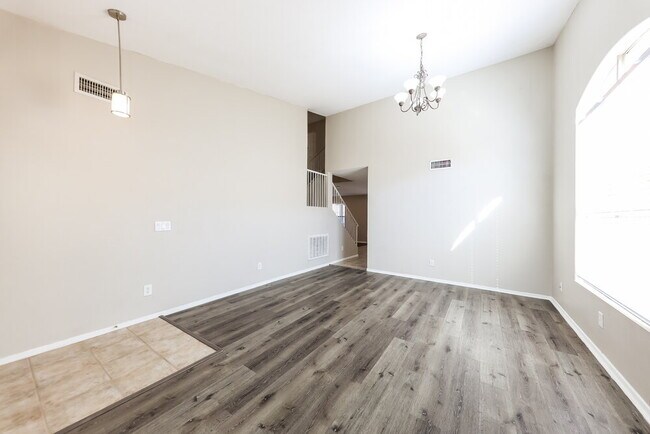 Foto del edificio - 548 E Cathy Dr