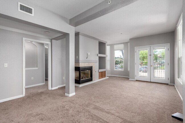 Building Photo - 2BD, 2BA City Park West Condo with 2 Garag...