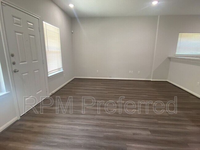 Foto del edificio - 8225 Madera Rd