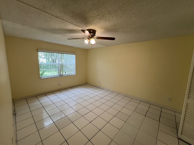 Foto del edificio - 8511 NW 8th St