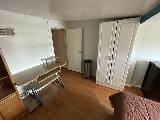 Building Photo - 1013 St Paul St