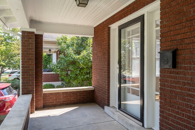Building Photo - 220 Cornell Pl