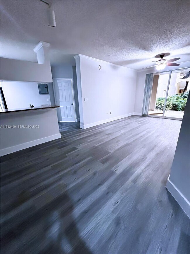 Foto del edificio - 17100 N Bay Rd