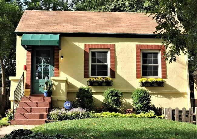 Foto del edificio - 8751 White Ave