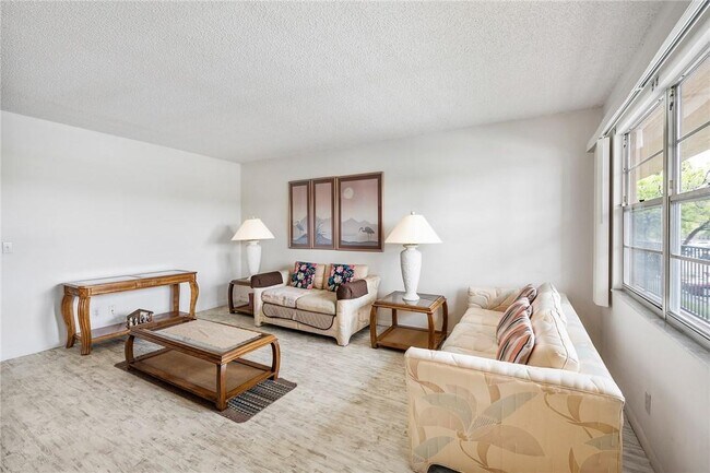 Building Photo - 551 SW 135th Ave