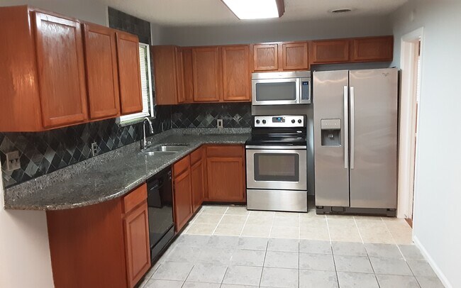 Building Photo - 5135 Poppy Dr