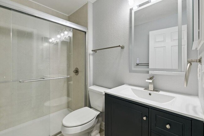 Foto del edificio - 14426 Lake Price Dr