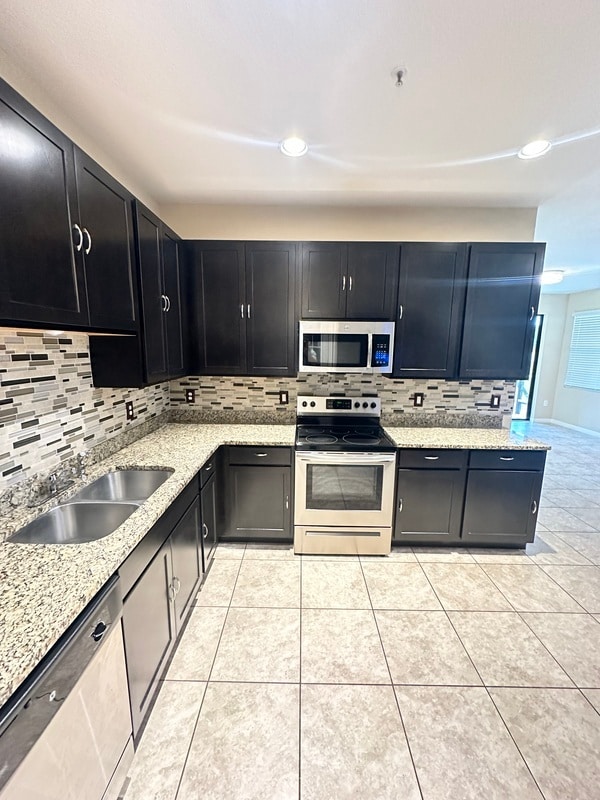 Foto del edificio - 2412 Seven Oaks Dr