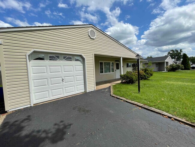 Building Photo - 58 Daffodil Ln