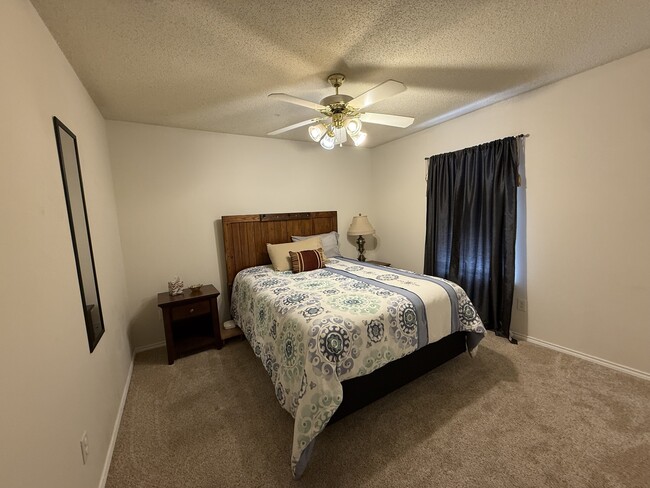 Foto del edificio - 10614 Belton Av.
