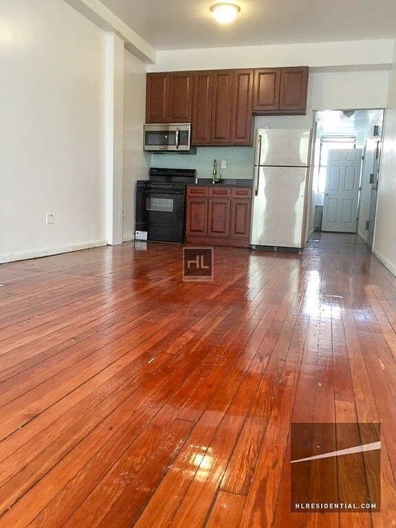 Building Photo - 2 Bed On Washington Ave In Clinton Hill