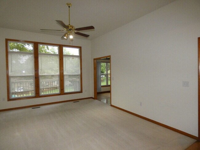 Building Photo - Beautiful Home in Park Hill School District