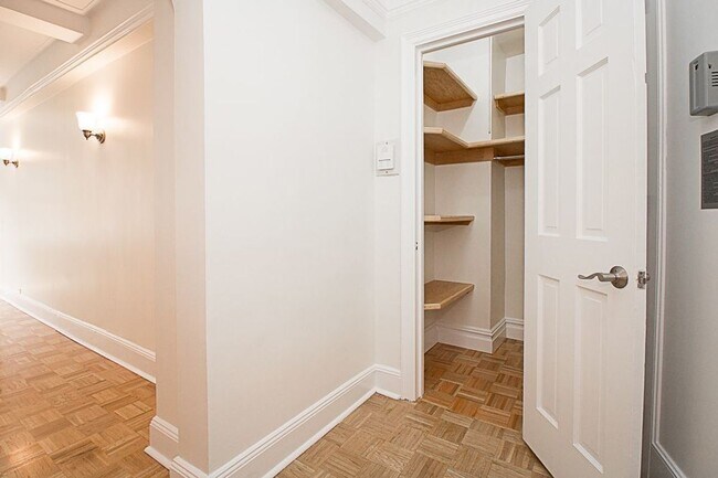 Building Photo - Christopher Street