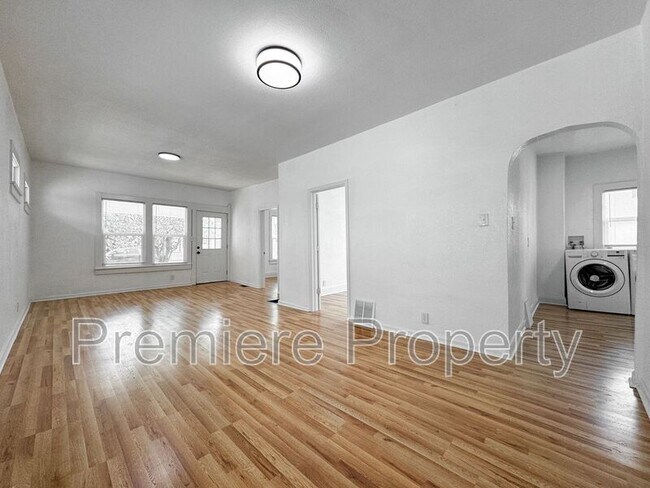 Building Photo - 1316 S 36th St