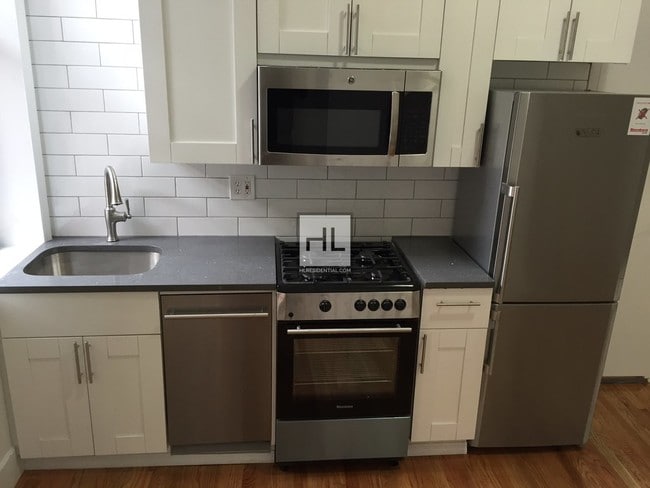 Building Photo - 564 Vanderbilt Ave