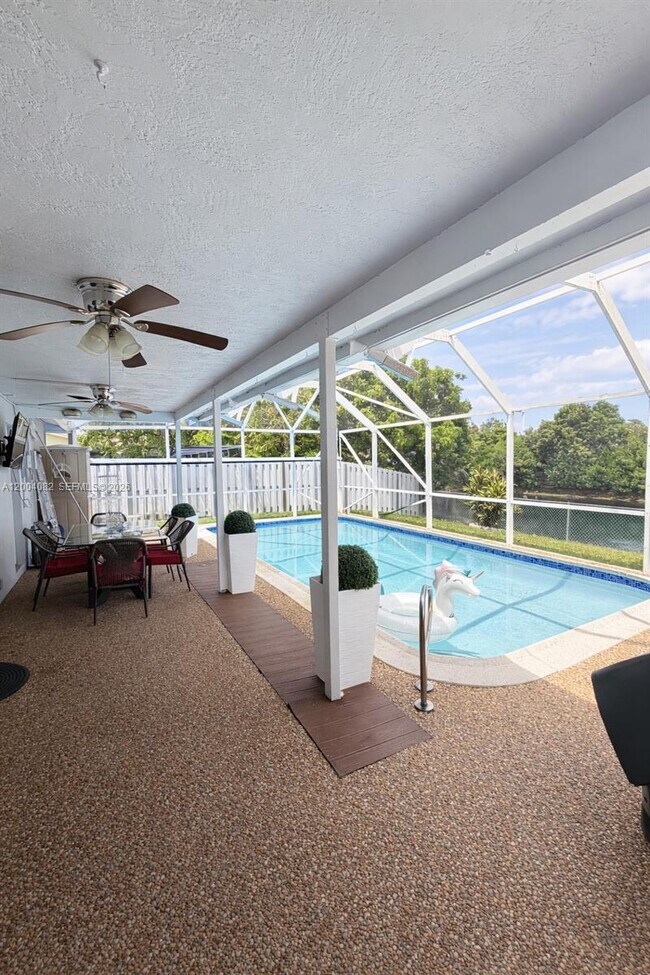 Foto del edificio - 8085 NW 21st St