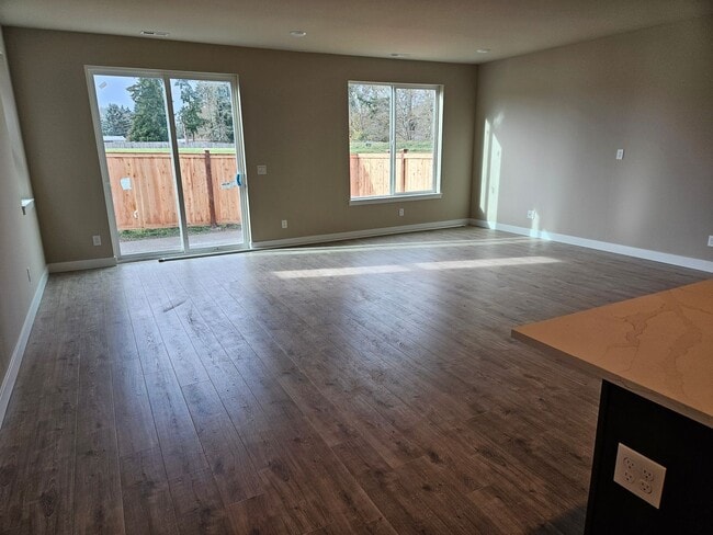 Building Photo - New 4-Bedroom Duplex for Rent in Lacey!