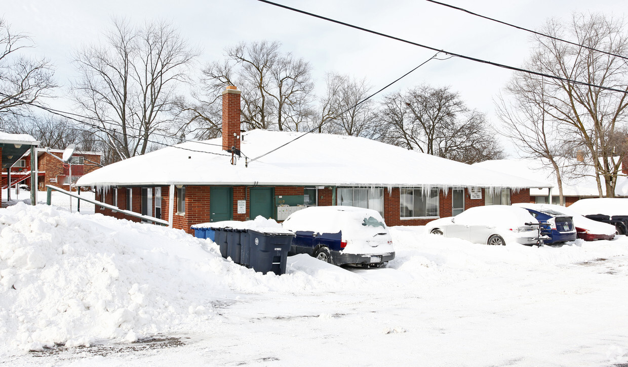 Building Photo - 1019-1025 Arbordale Dr