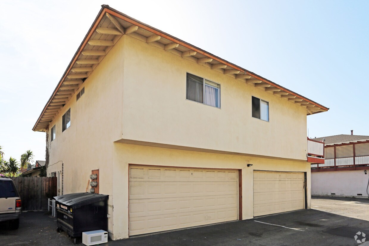 Building Photo - 16561 Sabot Ln