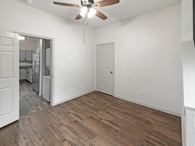 Foto del edificio - 2424 Mckinley Ave