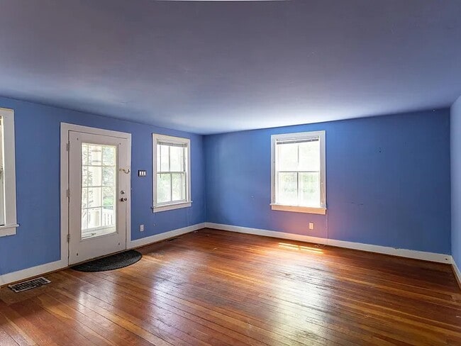 Photo - 115 Chapin St House