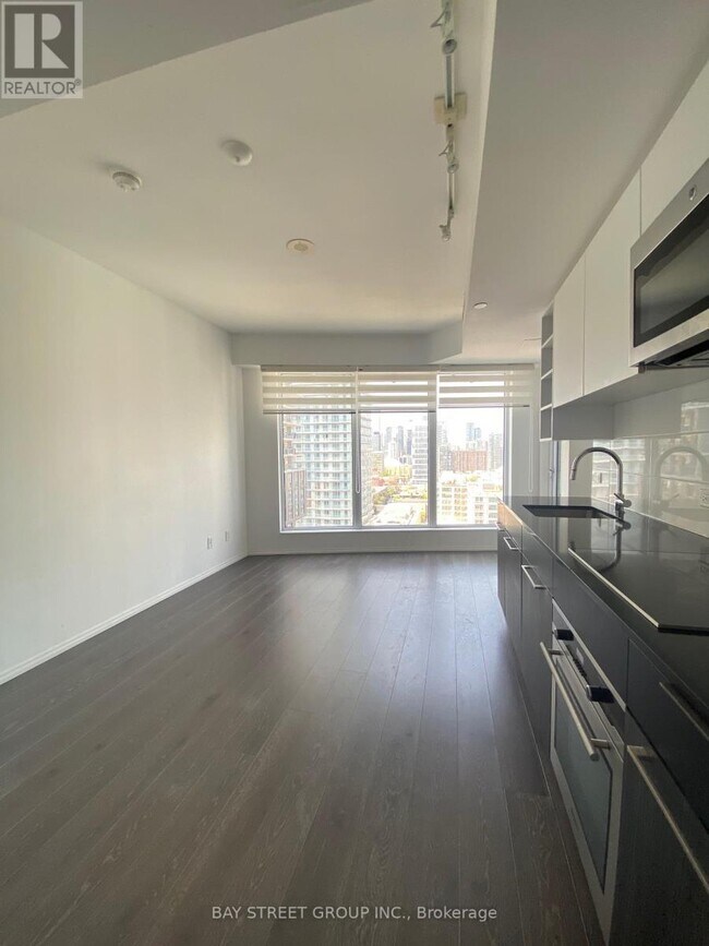 Building Photo - 68 Shuter St