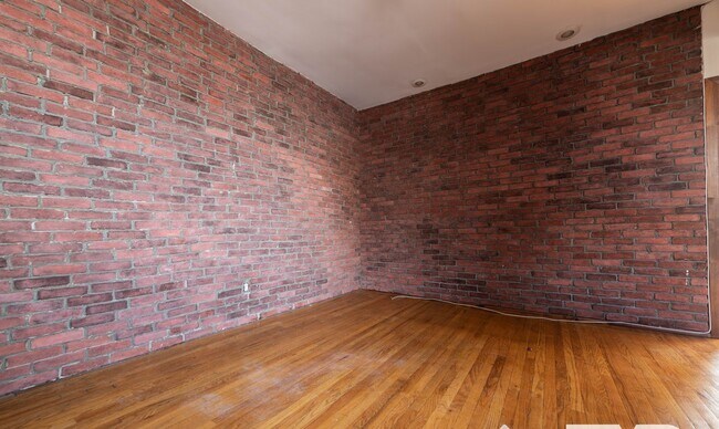 Building Photo - 203 17th St