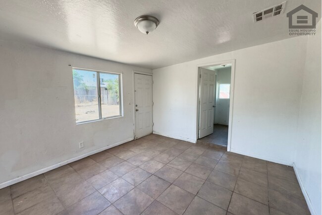 Foto del edificio - 4Bed/2Bath House at Glendale Ave/19th Ave! Ready for Immediate Move-In! – RV GATE! NO HOA!