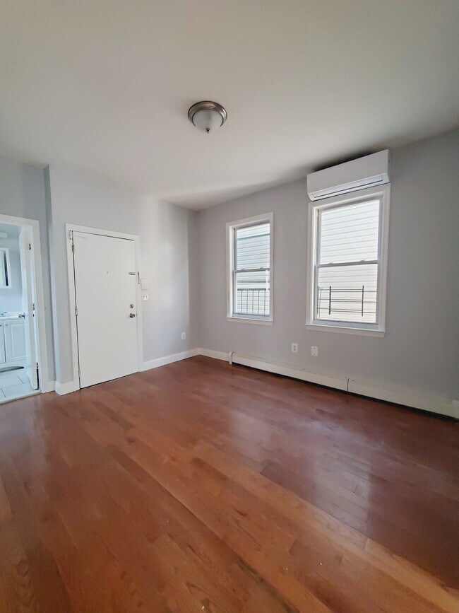 Fotografía del edificio - 153 Woodlawn Ave