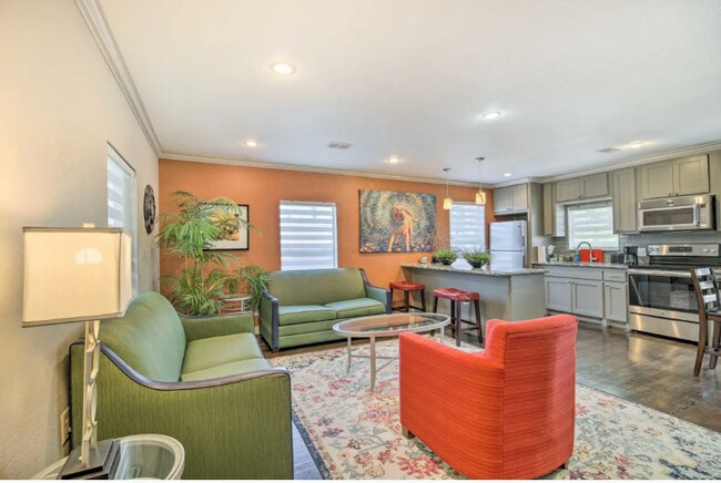 Photo - 2211 Blodgett St Apartment