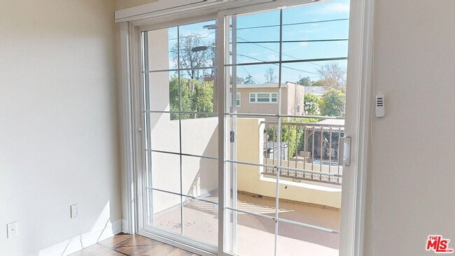 Foto del edificio - 14242 Burbank Blvd