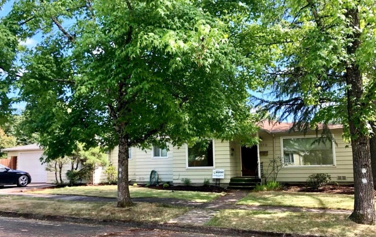 Foto principal - 910 E 26th Ave