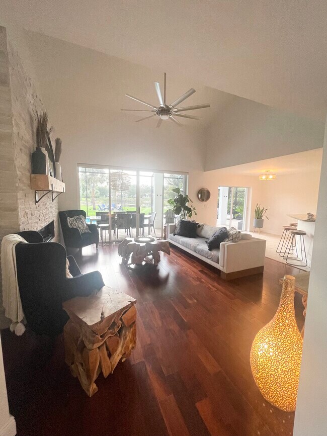 Foto del edificio - 6580 Chestnut Cir