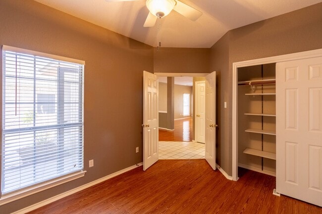 Building Photo - 8209 Forest Heights Ln