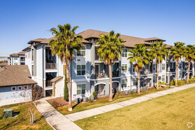 Building Photo - Aria at Millenia