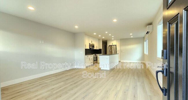 Building Photo - 5115 26th Ave NE