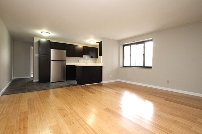 Foto del edificio - 1425 McFarland Rd