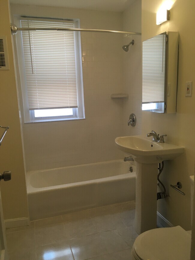 Foto del edificio - 14 Parkway Rd