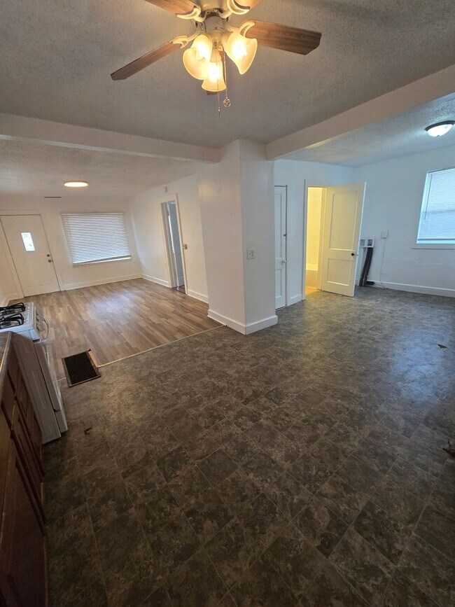 Foto del edificio - Two Bedroom Home Located on the Westside near 30th and MLK Street