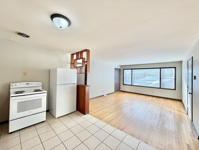 Building Photo - Lake Point Apartments