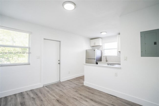 Building Photo - 1950 NW 2nd Ct