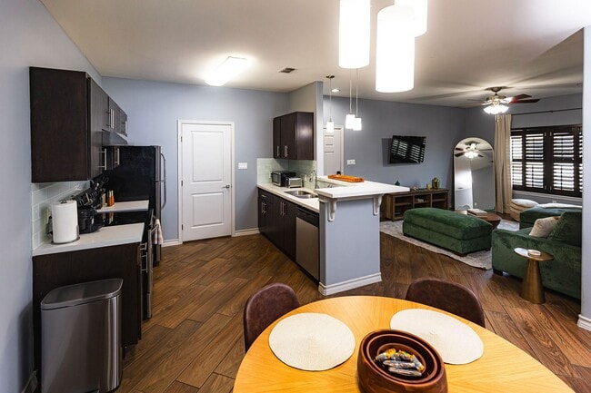 Foto del edificio - Avery Village Apartments