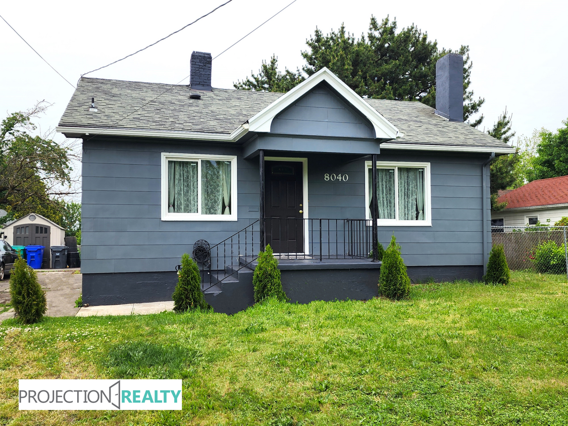 Primary Photo - 8040 N Washburne Ave